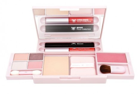 BisousBisous_LoveComplateMakeUpPalete_Open