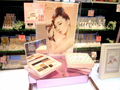 Bisous Bisous Love Complete Display