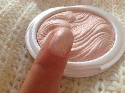 MUA Shimmer Highlighter